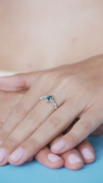 0,02 ct. Baguette Diamond Ring w/14K Gold