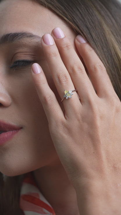 0,06 ct. Baguette Diamond Ring w/14K Gold